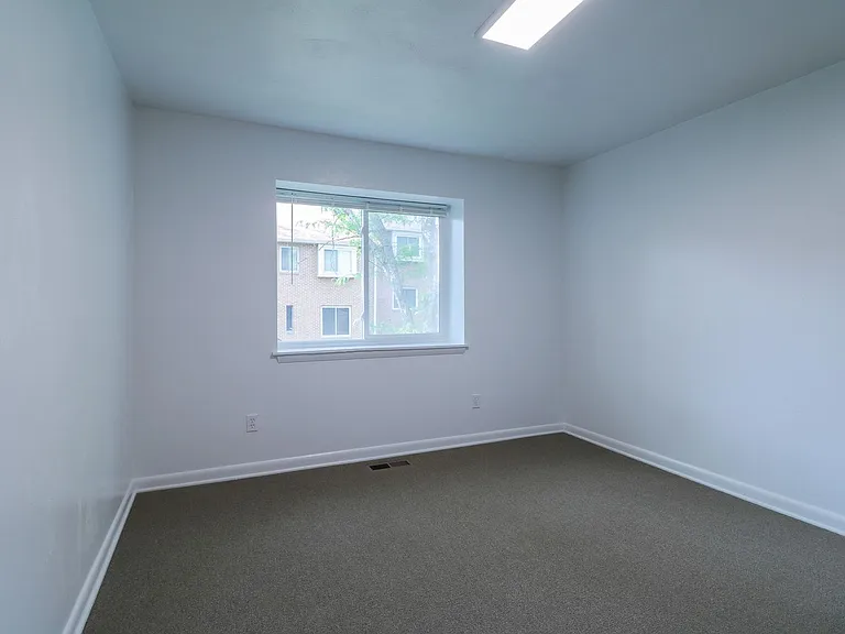 1731 Donlee Dr — Photo 10