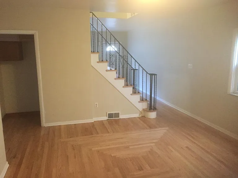 1867 Chapman St — Photo 5
