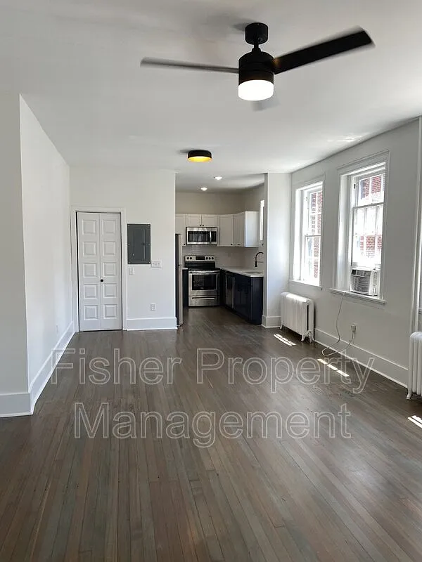 1 bed, 1.0 bath, 685 sqft, $1,295 — Photo 3