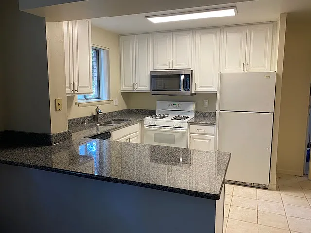 829 Brown St — Photo 4
