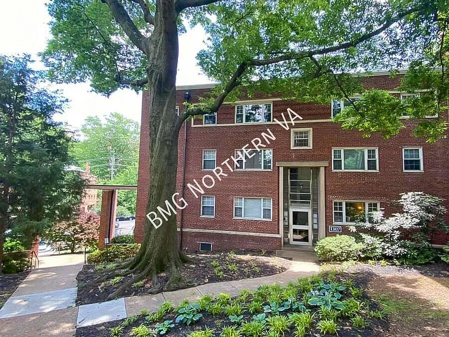 Tastefully Renovated 2 Bedroom 1 Bathroom Condo In Park-Like Setting In Westmoreland Terrace — Photo 2