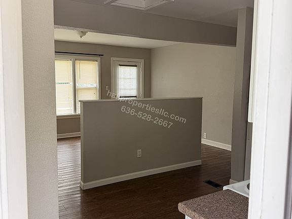 4th image of 945 Main St