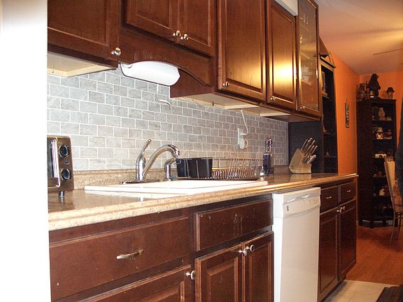 5th image of 2 Elmwood Park Dr APT 124