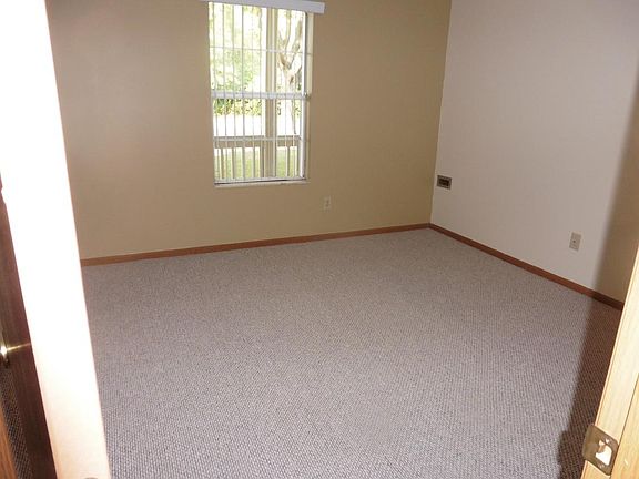 4th image of 5685 Chatford Dr APT 17