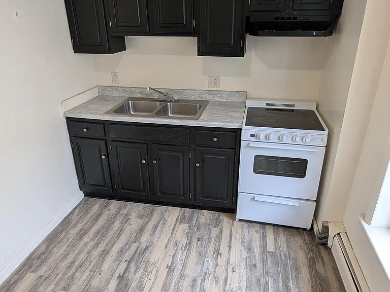 733 Grace St #4 — Photo 5