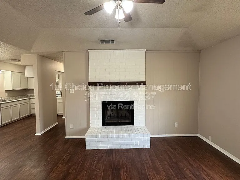 7704 Jennifer Ln — Photo 4