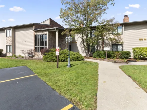 21 Abbey Villa CIRCLE #21c, Fontana, WI 53125