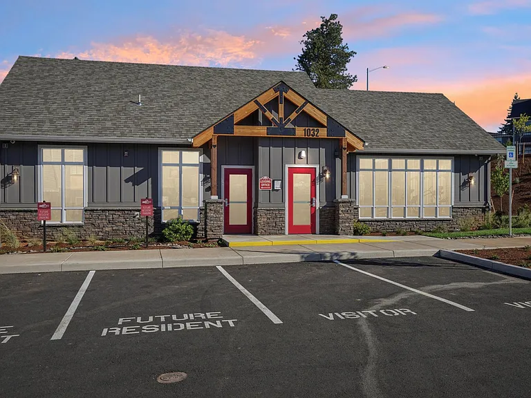 LIBERTY CREST APARTMENTS — Photo 2