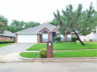 516 Chateau Ct, Denton, TX 76209