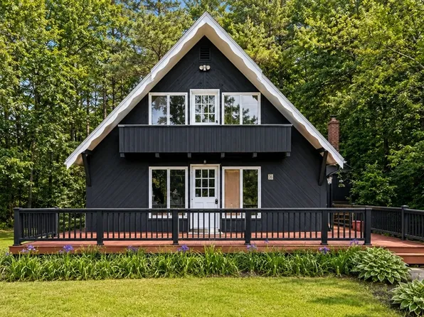 16 Douglas Dr, Ayer, MA 01432