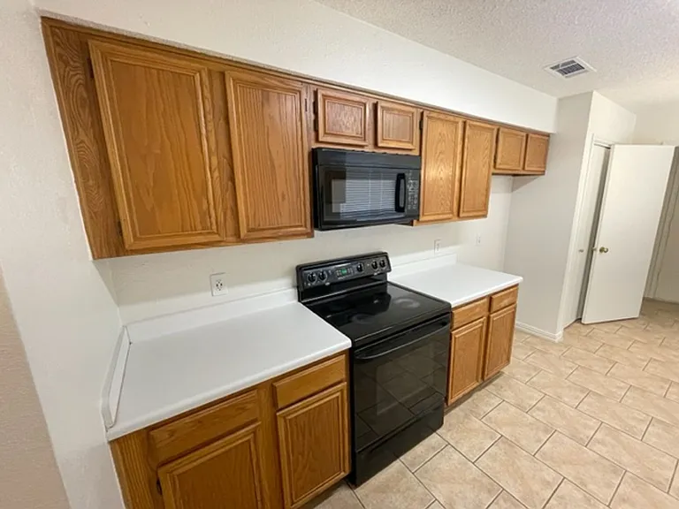 5800 Stone Meadow Ln — Photo 7