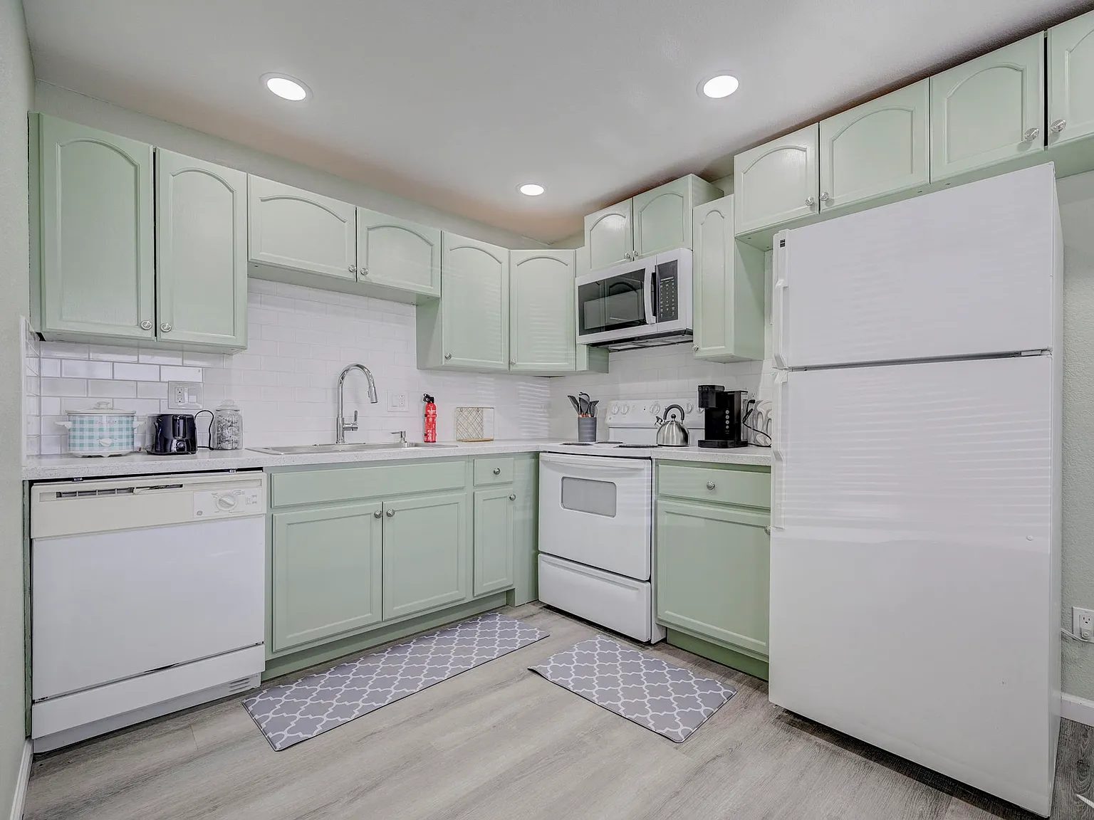 2 bed, $2,100 — Photo 3