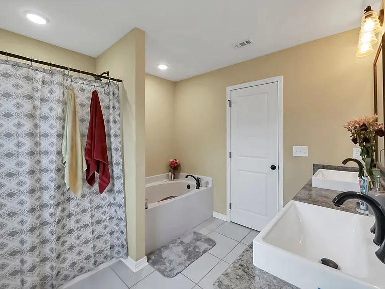 220 Wainwright Dr — Photo 31