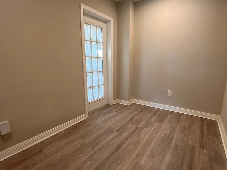 101 S Victoria Ave — Photo 13