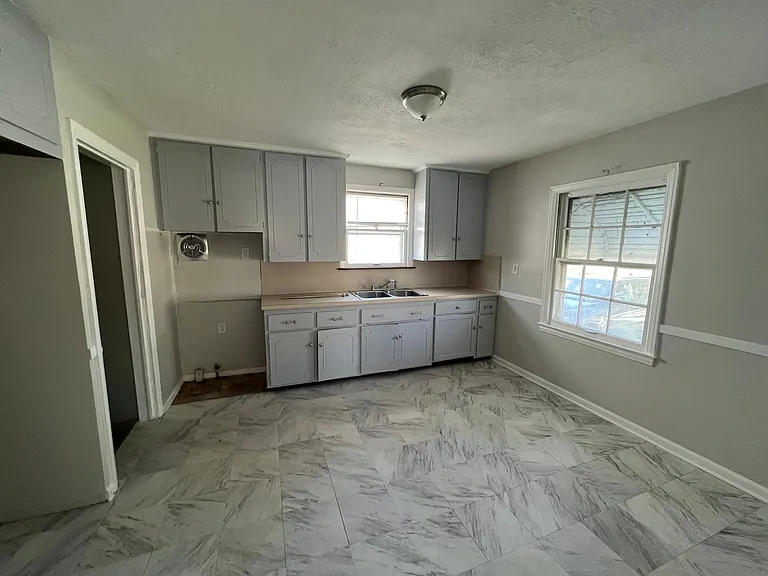 22041 Donald Ave — Photo 6
