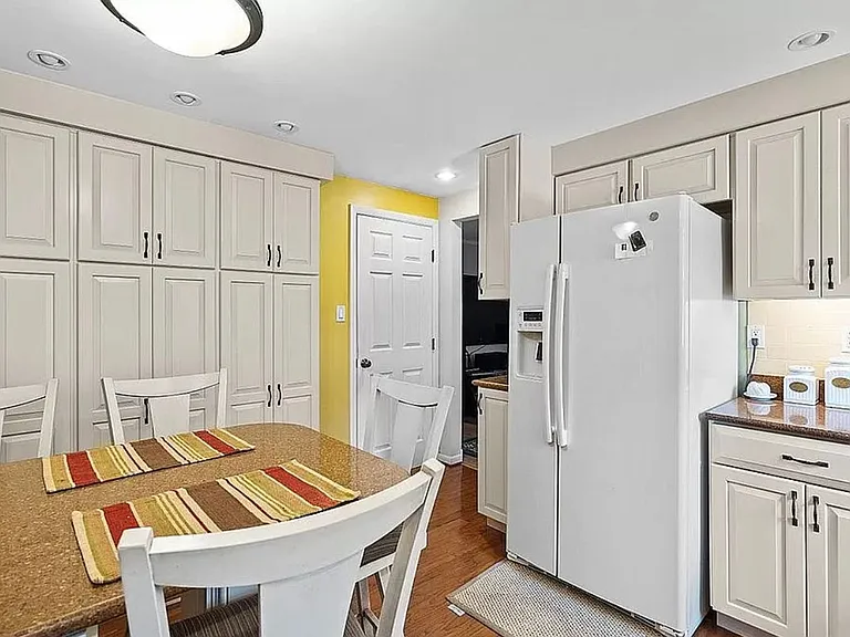 6101 Chatham Dr — Photo 13