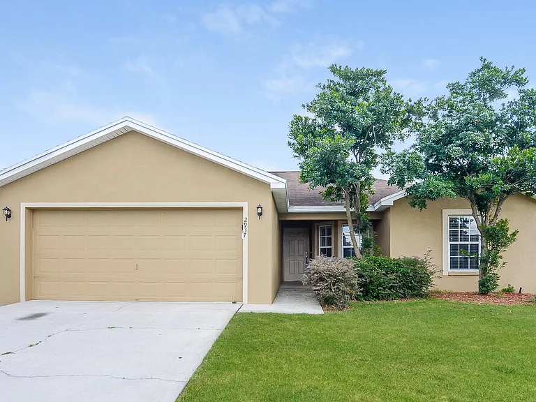 2937 Coach Lamp Rd — Photo 1