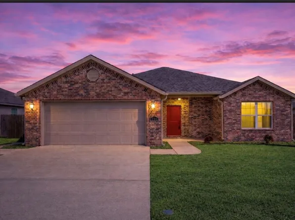 703 Olivia Ln, Centerton, AR 72719