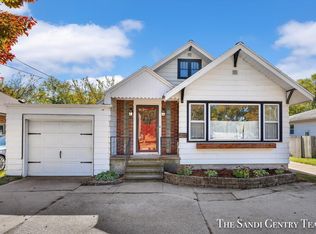 518 E Savidge St, Spring Lake, MI 49456