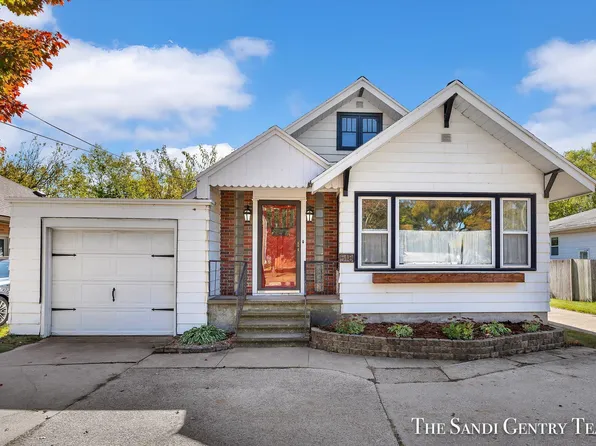 518 E Savidge St, Spring Lake, MI 49456