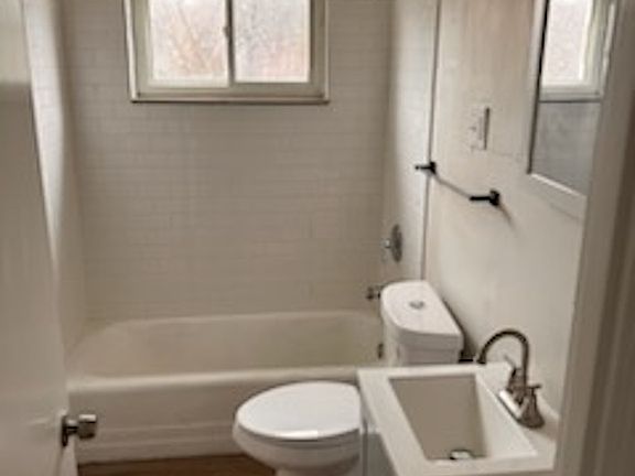 5th image of 130 S Joslyn Dr