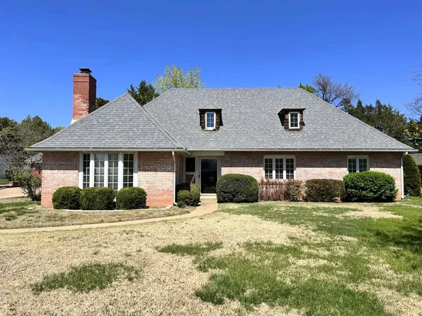 1704 E 10th Ave, Winfield, KS 67156