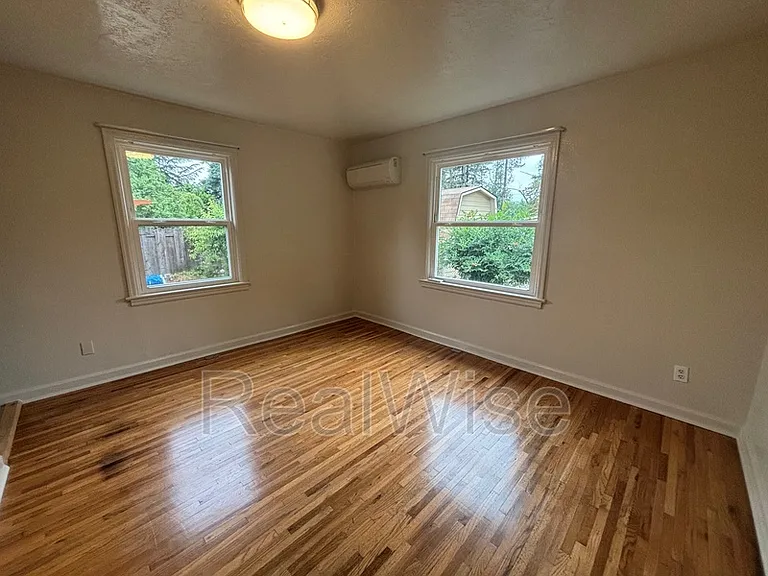 364 W Selmar Ct — Photo 11