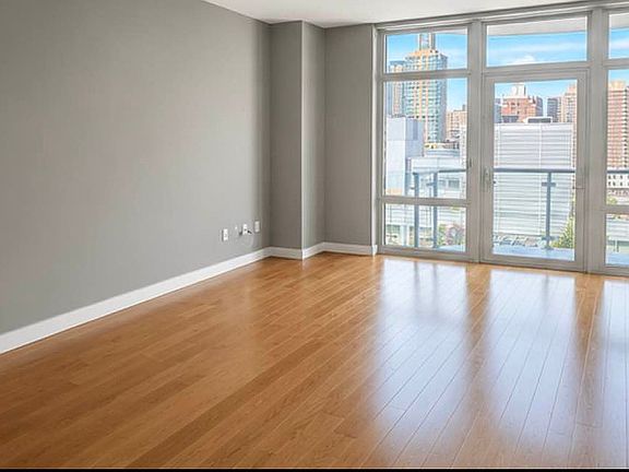 2nd image of 555 W 59th St APT 16A