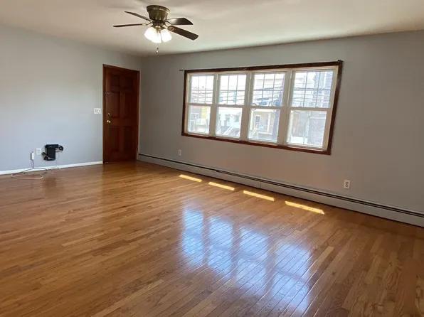 41 W 7th St #1, Bayonne, NJ 07002