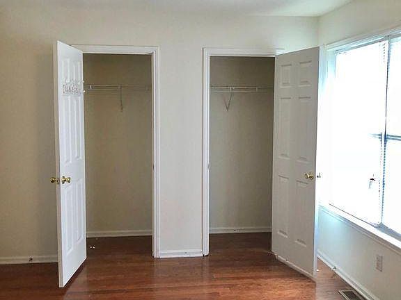 3rd image of 2657 Blakemore Ave