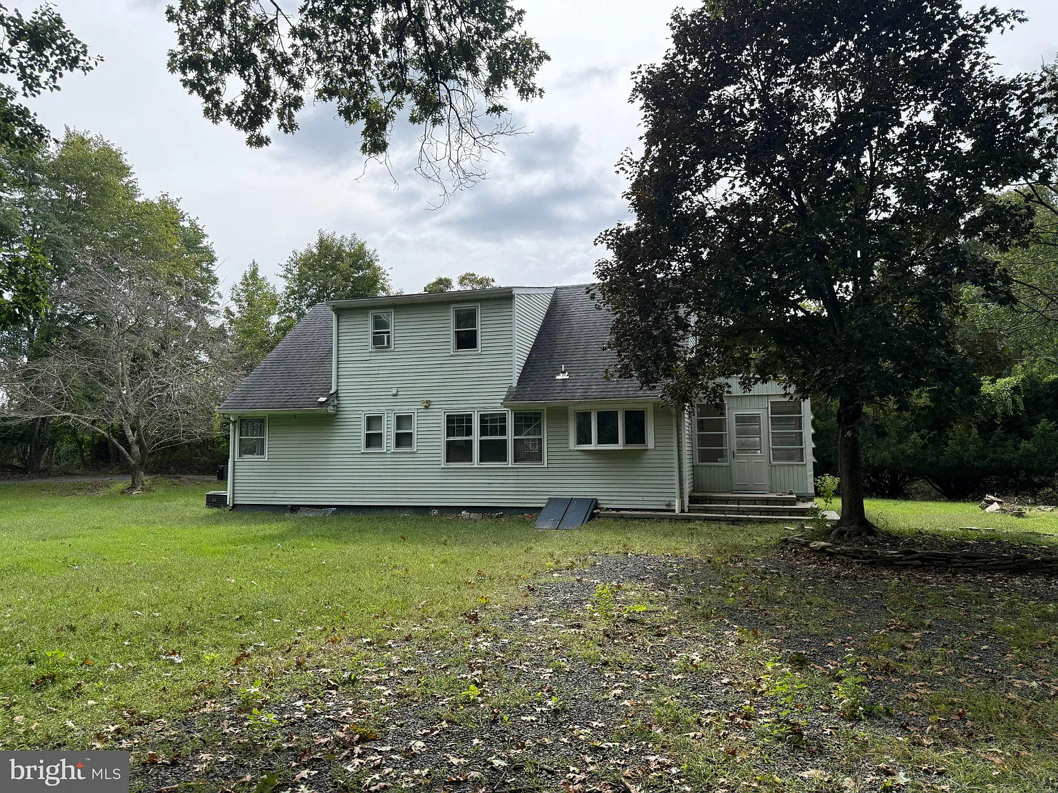 4 bed, 2.0 bath, 1722 sqft, $3,200 — Photo 4