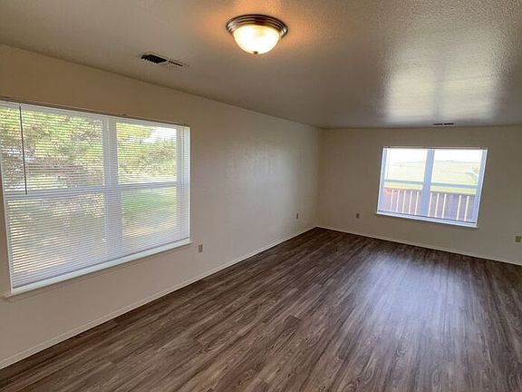 4th image of 332 Norbeck Ct