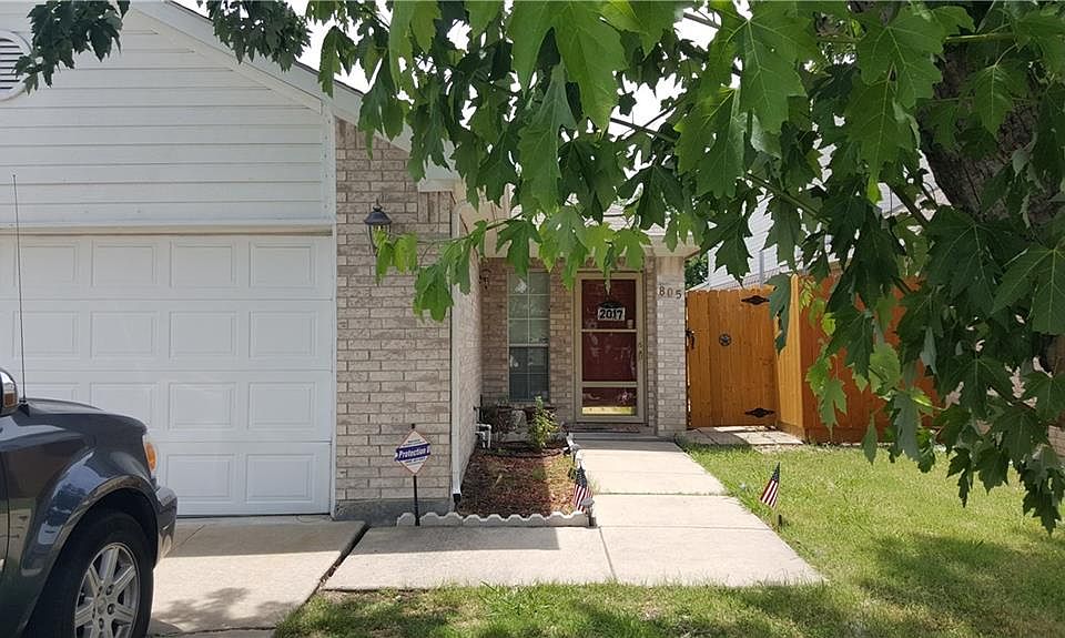 1st image of 805 Forest Oaks Dr