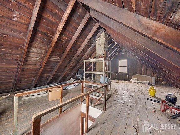 2nd image of 88 Woodbridge Ave