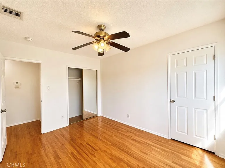 1372 W 36th St #4 — Photo 11