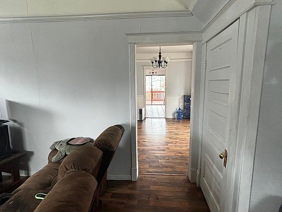 5th image of 355 Carrie St