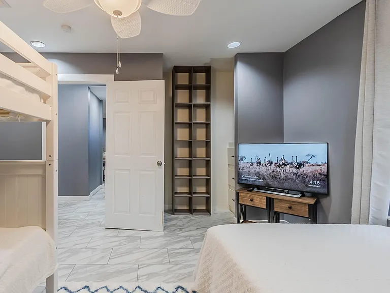 3126 Carlson Dr — Photo 11