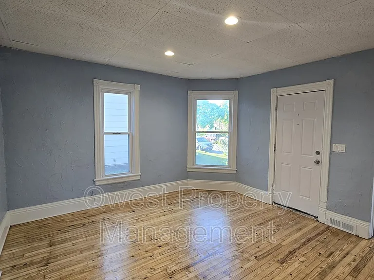 747 1st St NW #1 — Photo 6