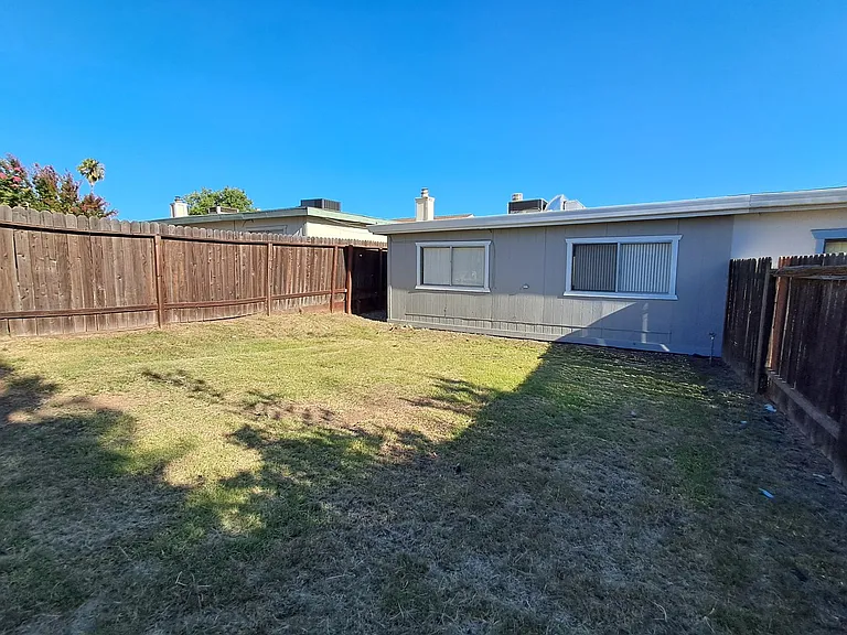 502 Hyacinth Ct #B — Photo 24