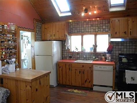 4th image of 16 Edelweiss Ln