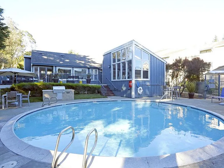 Skyline Heights Apartments — Photo 10