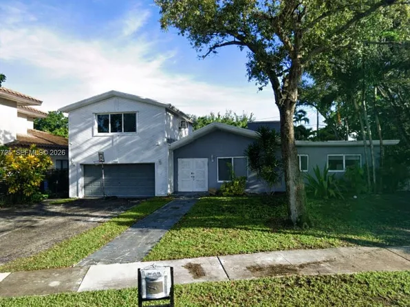 2555 NE 202nd St, Miami, FL 33180