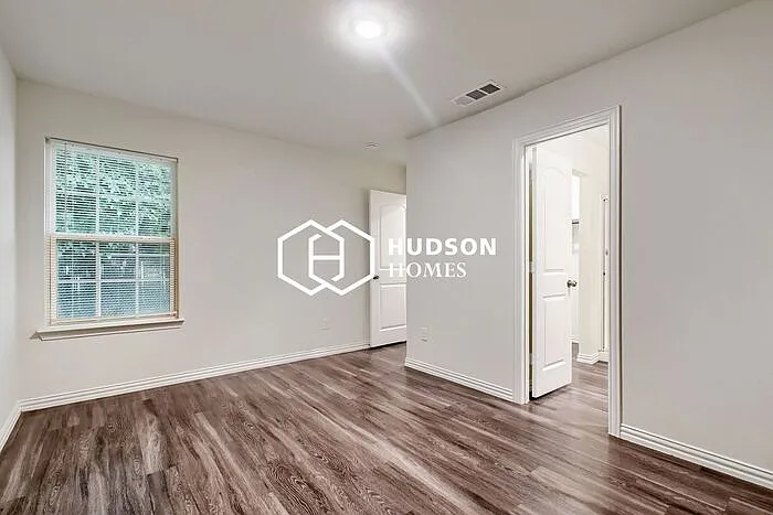 1608 E Robert St — Photo 10