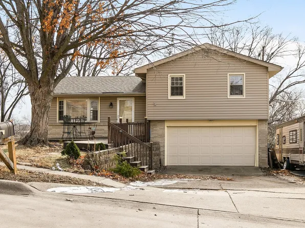 4691 Parkview Dr, Pleasant Hill, IA 50327