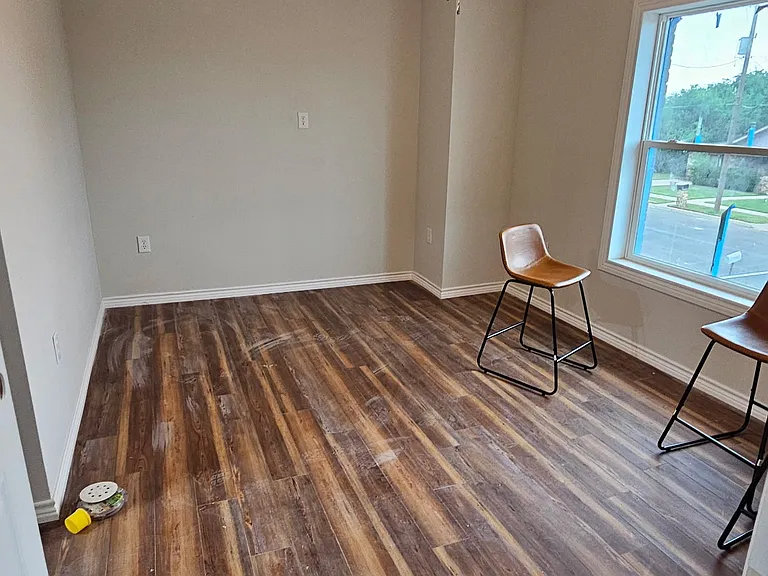 218 W 9th St #2D — Photo 2