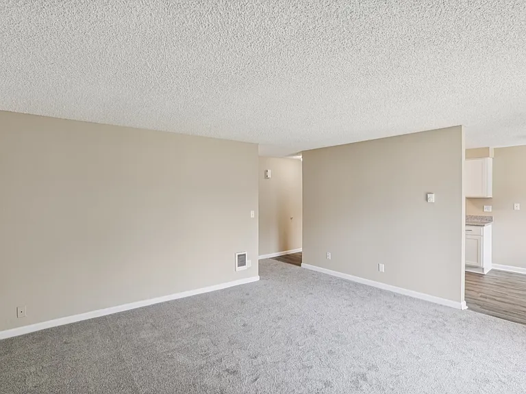 Cornell Manor Apartments — Photo 22
