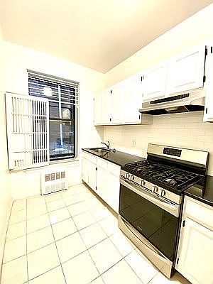 3rd image of 849 St Nicholas Ave APT 1F