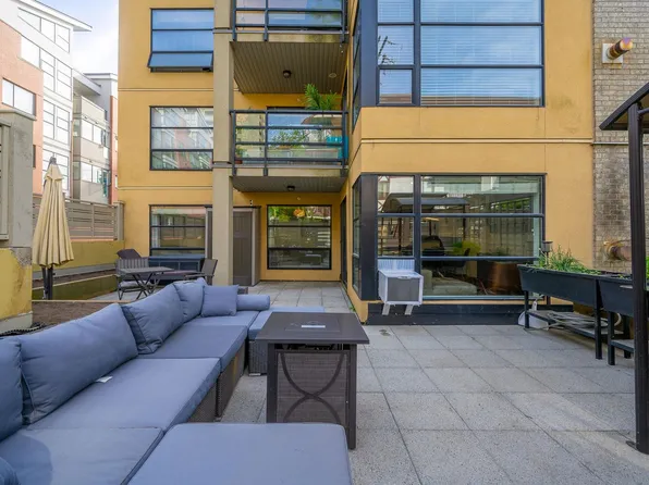 124 3rd St W #204, North Vancouver, BC V7M 1E8