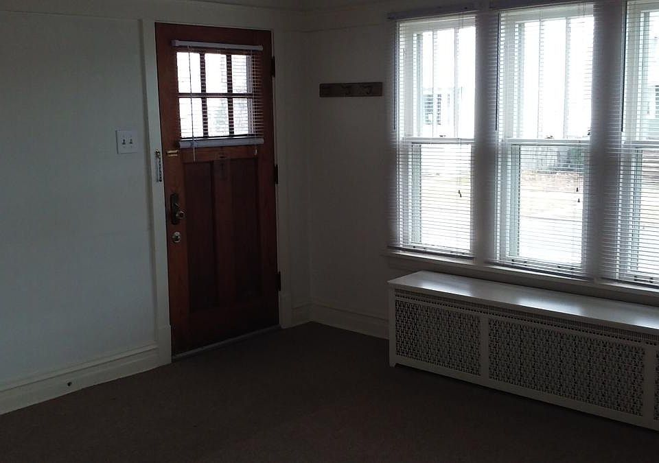 1st image of 1127 Lathrop Ave APT 1