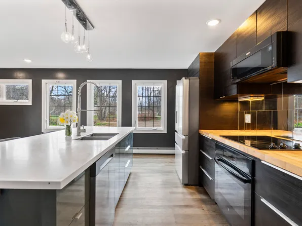 15 Dolloff Drive, Brunswick, ME 04011